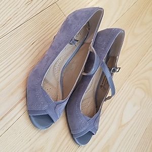 Gray heels suede NEVER WORN